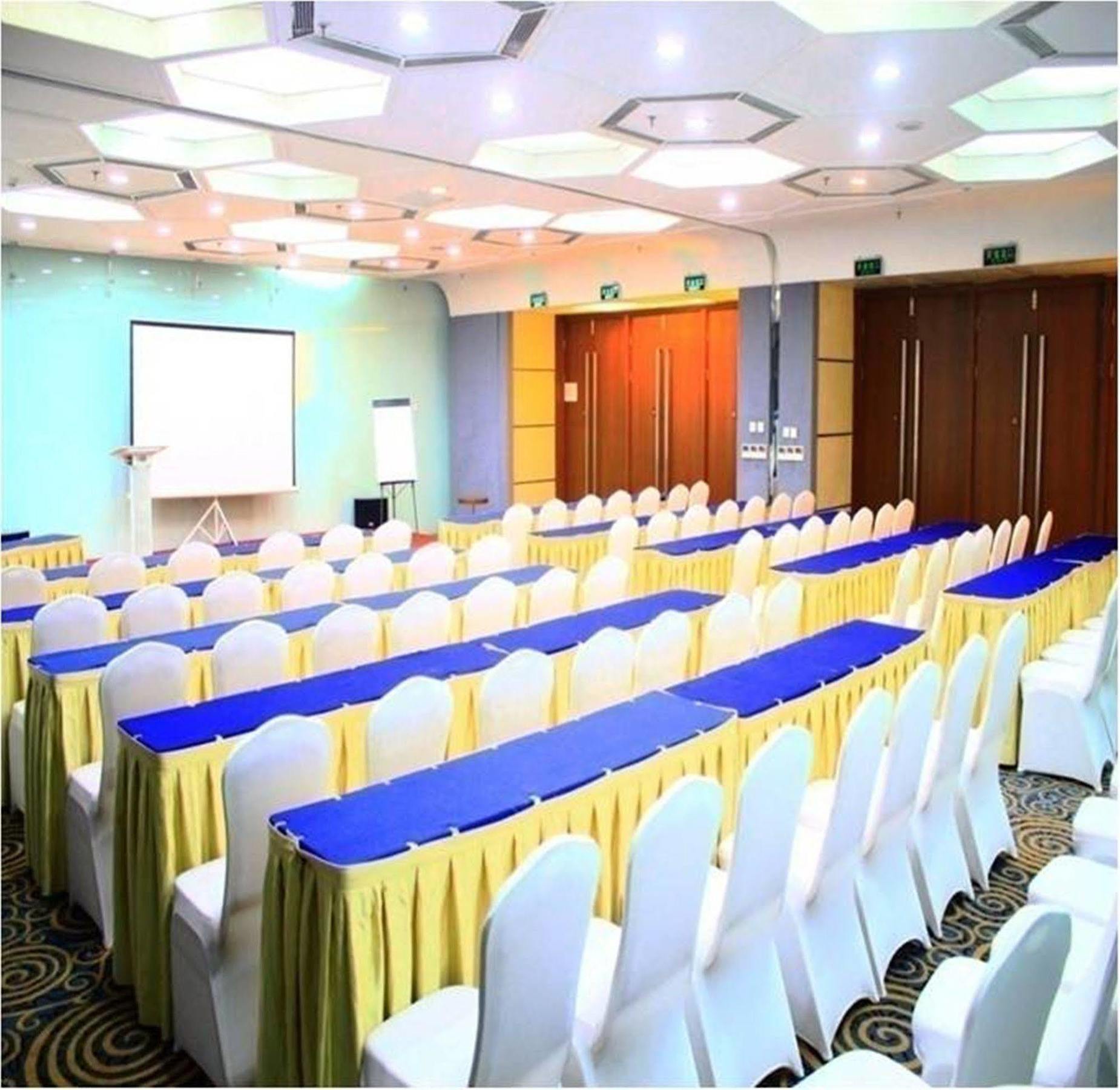 Holiday Inn Express Tianjin Binhai Экстерьер фото
