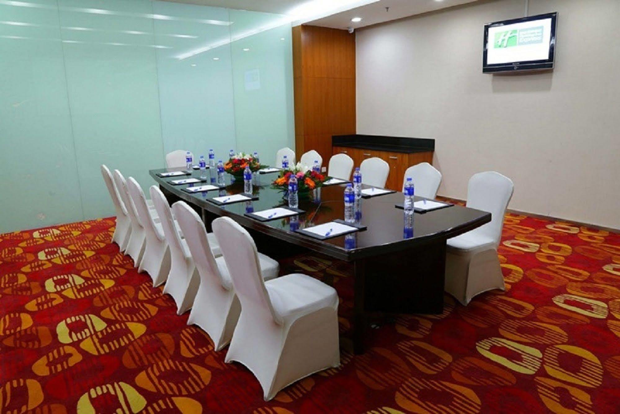Holiday Inn Express Tianjin Binhai Экстерьер фото