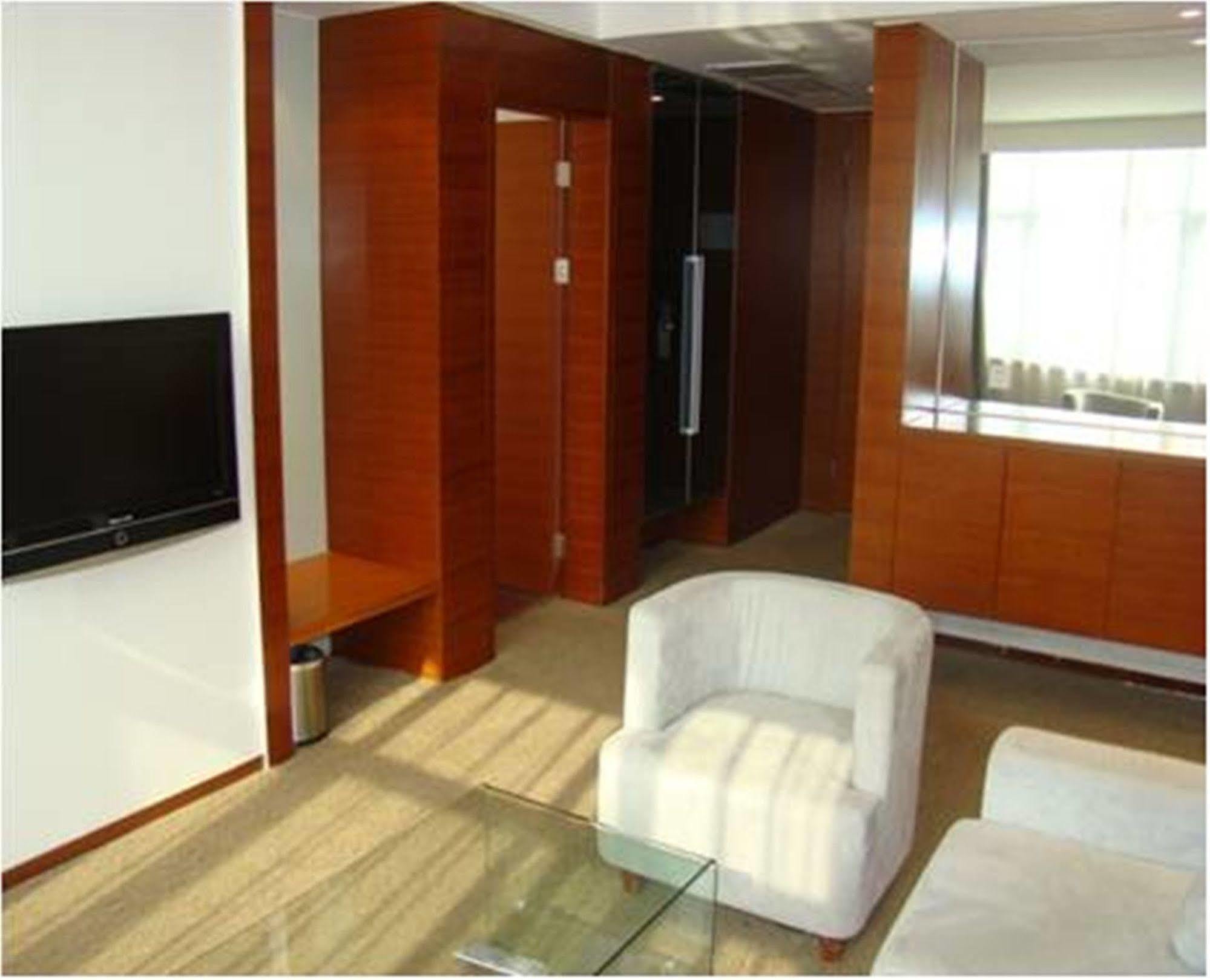 Holiday Inn Express Tianjin Binhai Экстерьер фото
